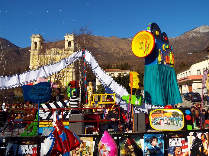 Il Carro Allegorico Supermario vince l'Edizione 2015 del Carnevale  Acatese. - ITALREPORT